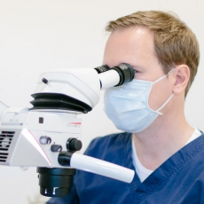 OP-Mikroskop für Zahnbehandlungen